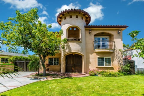 The Californian Riviera Condo in Studio City