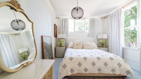 Gilded Lily Bed and Breakfast in Mar Vista