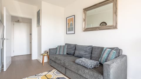 Sunflower Whisperings Apartment in St Albans