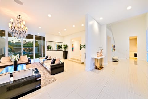 Sunset Glam Apartment in Beverly Hills