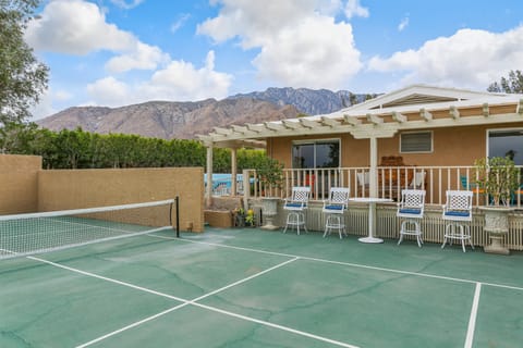 Tropical Wells Apartment in Palm Springs