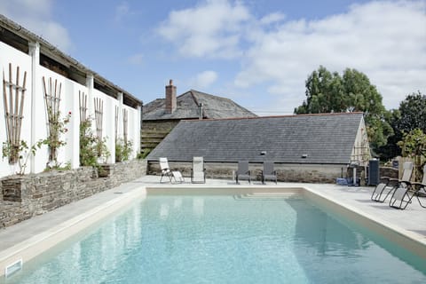 Kernow Ow Thre Apartment in England