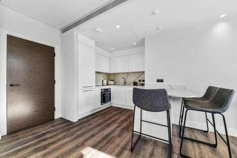 Make Your Move Condominio in City of Westminster