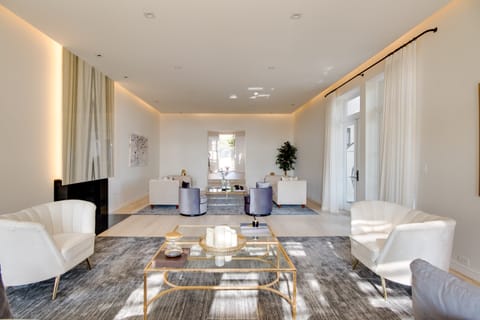 White Crest Apartment in Beverly Hills