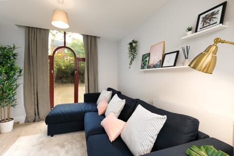 Meadow Buttercup Apartment in Reading