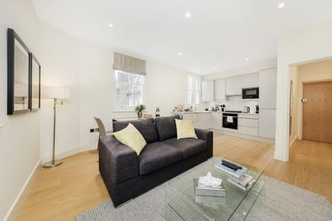 Fine Wine Apartment in London Borough of Islington