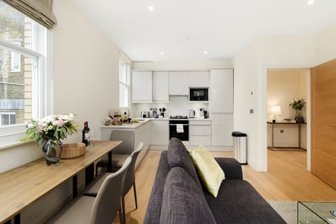 Fine Wine Apartment in London Borough of Islington