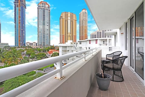 Sun is Shining Apartment in Sunny Isles Beach