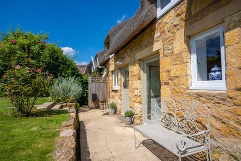 Tea & Roses Apartment in Cotswold District