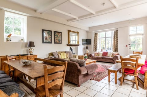 Coach House Apartment in Wychavon District