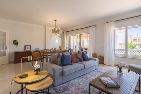 What A Dream Condo in Cascais