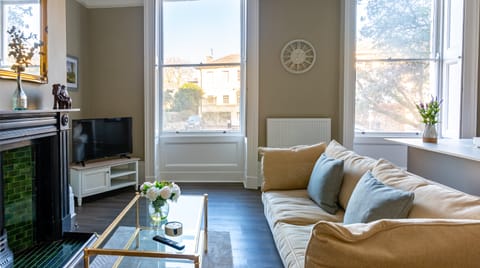 The Top Hat Apartment in Cheltenham