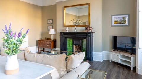 The Top Hat Apartment in Cheltenham