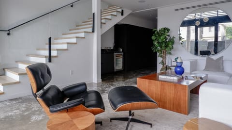 Fourth Dimension Apartment in Venice Beach