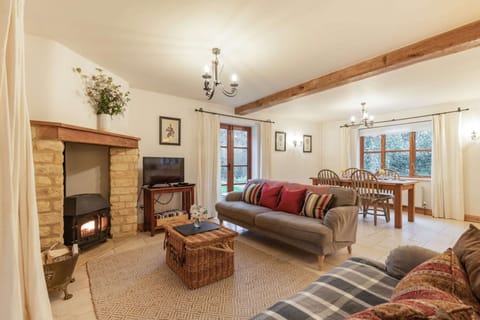 Wide Open Spaces Apartment in West Oxfordshire District