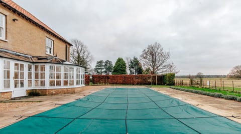 Peacocks & Petticoats Apartment in Breckland District