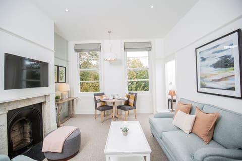 Pretty In Pastel Apartment in Cheltenham