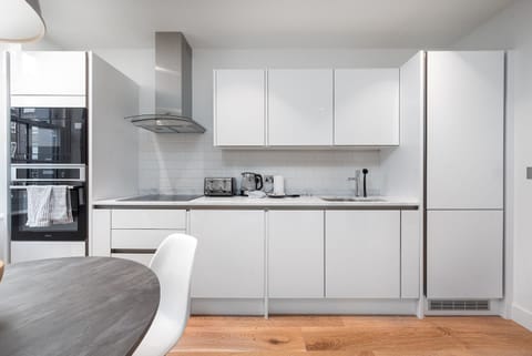 Chock-a-block Apartment in London Borough of Islington