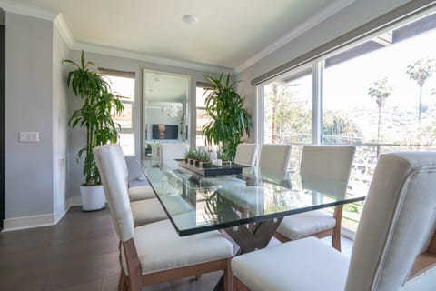 Hollywood Bowl House in Hollywood Hills