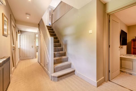 Charm Of The Countryside Apartment in West Oxfordshire District