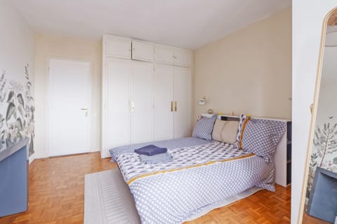 Lightwood & Blue Apartment in Annecy
