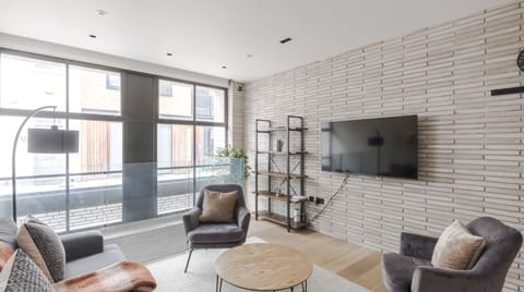 Monograph Apartment in London Borough of Islington