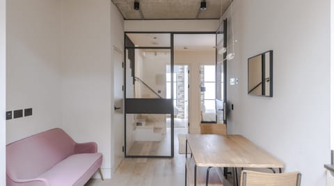 Monograph Apartment in London Borough of Islington