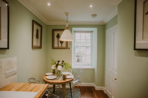 Under The Camellia Tree Apartment in England