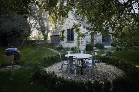 Tew Cottage Cabin in West Oxfordshire District