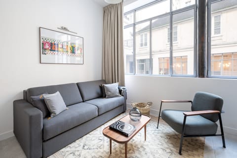 Quatorze Juillet Condo in Paris