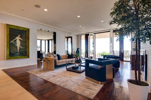 Passion for Fashion Apartment in Beverly Hills