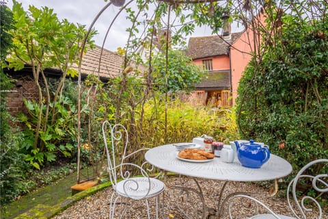 Ruffle Collar Apartment in Babergh District