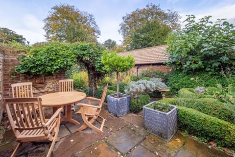 Ruffle Collar Apartment in Babergh District