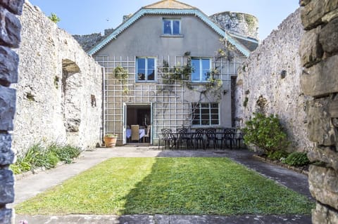 Castle Narnia Apartment in Manorbier