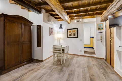 Il Legname Apartment in Rome