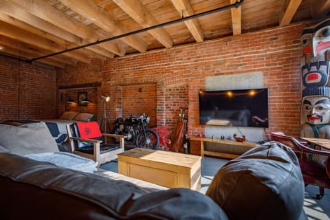 Full Throttle Apartment in Vancouver