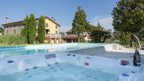 Flowering Raspberry Apartment in Capannori