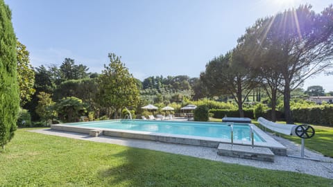 Flowering Raspberry Apartment in Capannori