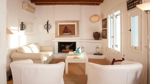 A Rocky Roost Apartment in Mykonos, Mikonos 846 00, Greece