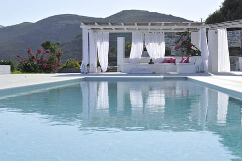 Lunar Power Apartment in Paros, Greece