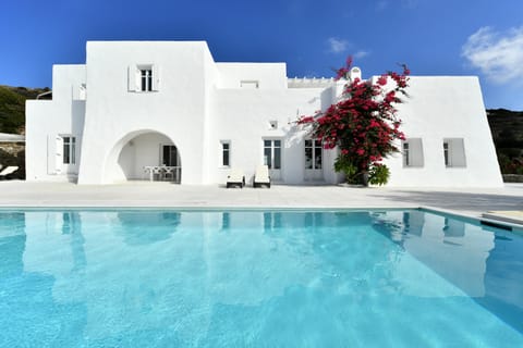 Lunar Power Apartment in Paros, Greece