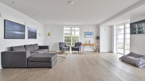 A Crescent of Gold Apartment in Braunton