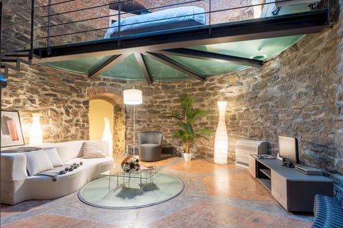 Stone Curves Apartment in Como