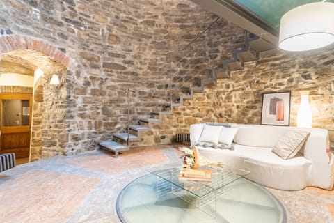 Stone Curves Apartment in Como