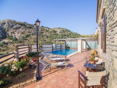 Helios & Sea Apartment in Crete