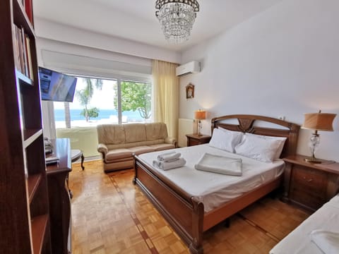 Dazzling Horizon Apartment in Messenia