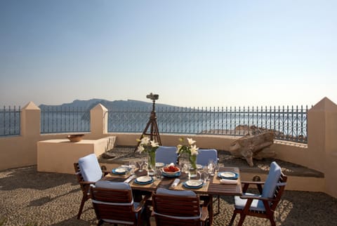 The Captain's Villa Apartment in Oia