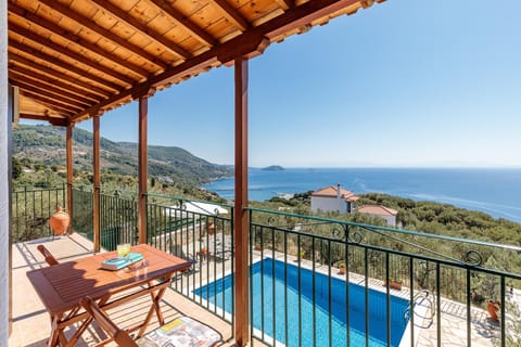 Bewitching Tides Apartment in Sporades, Greece