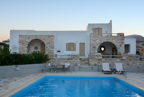 Silence is Golden Apartment in Paros, Greece