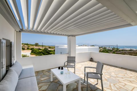 The Three Charites Apartment in Paros, Greece